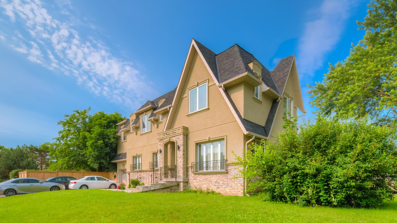 Houses For Sale in Bathurst Manor Property.ca